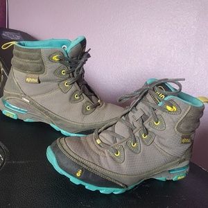 Waterproof Ahnu Sugar pine hiking boots